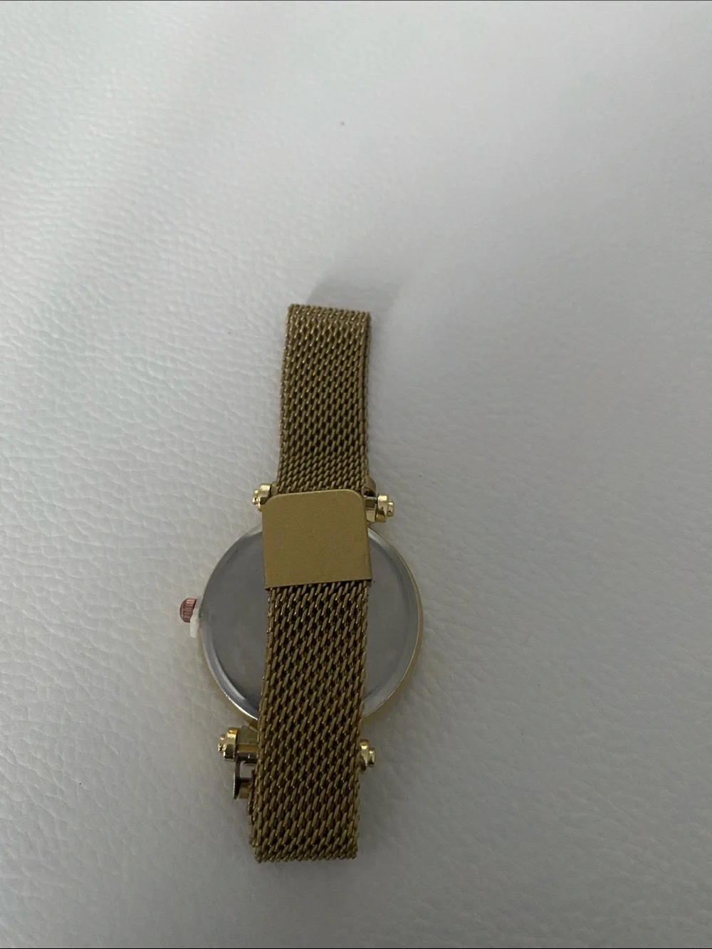 Women’s Quartz Gold Watch Starry Sky Dial Round Glass Magnetic Metal Mesh Strap